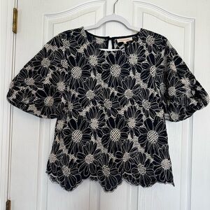 Solitaire Black and White Floral Embroidered Peasant Top Puff Sleeve Size Medium